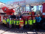 "Pieštukų" grupės vaikai susipažino su ugniagesio gelbėtojo profesija